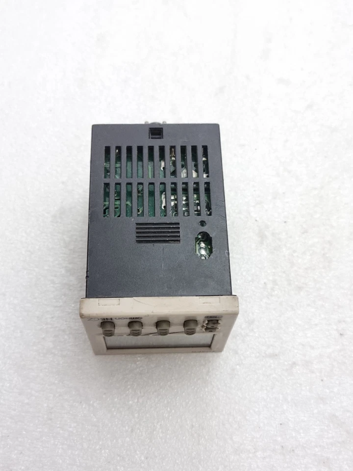 OMRON H5CZ-L8 TIMER H5CZ-L8 (USED)